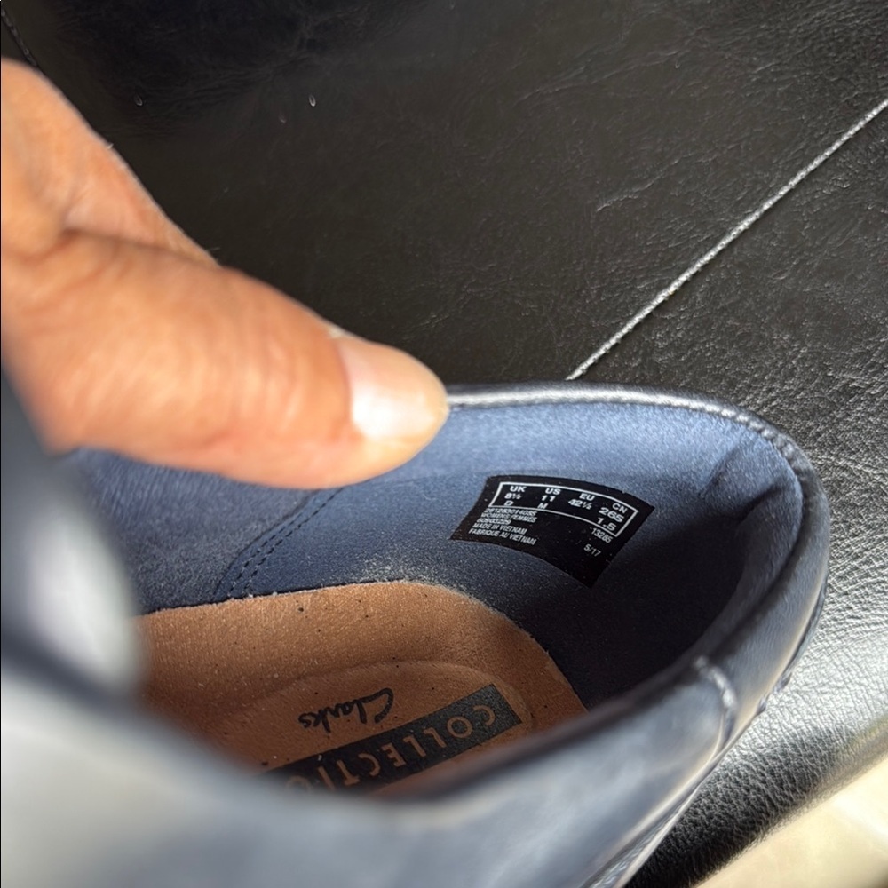 Clark’s black loafers flat collection - Picture 6 of 8